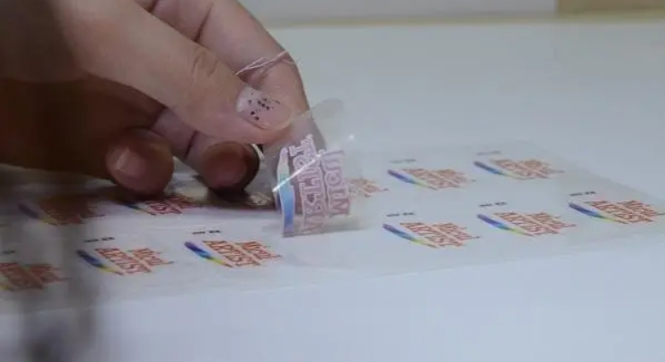 透明不干膠標(biāo)簽的優(yōu)缺點(diǎn)有哪些